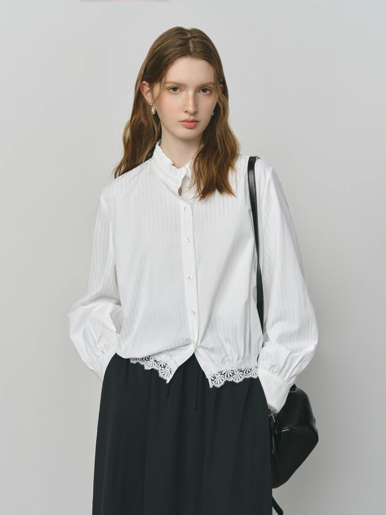 FSLE White Sweet Lace Stitching Shirt Women Autumn 2025 New Long-sleeved Stand-up Collar White Shirt 25FS13180